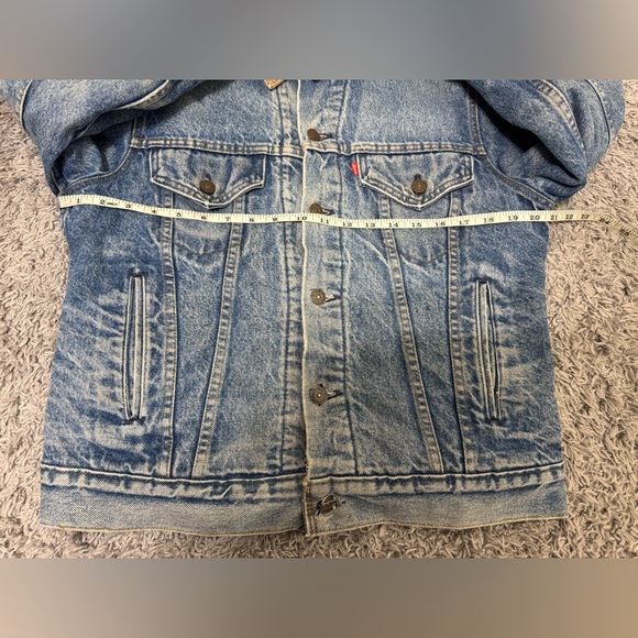 Vintage Levil's 80s 70904-
0317 denim jacket. - Picture 3 of 10